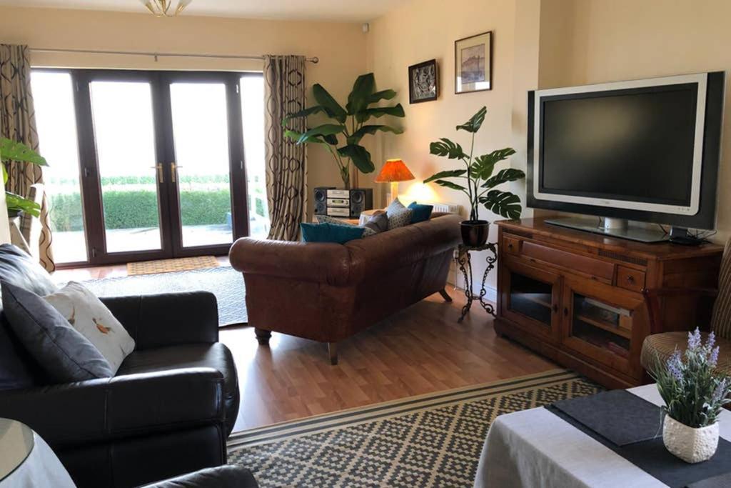 Whitehead Holiday Cottage Экстерьер фото